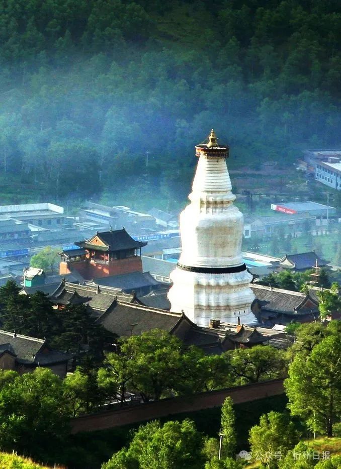 A scenic view of Xinzhou Wutaishan Zunsheng Temple