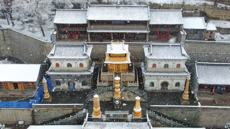 A scenic view of Xinzhou Yanqing Temple