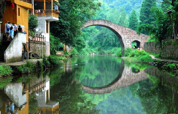 A scenic view of Yaan Ershisidao Guai Gudao Yizhi