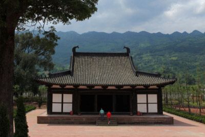 Exploring the Spiritual Serenity of Yaan Lushan Qinglongsi Dadian in Sichuan