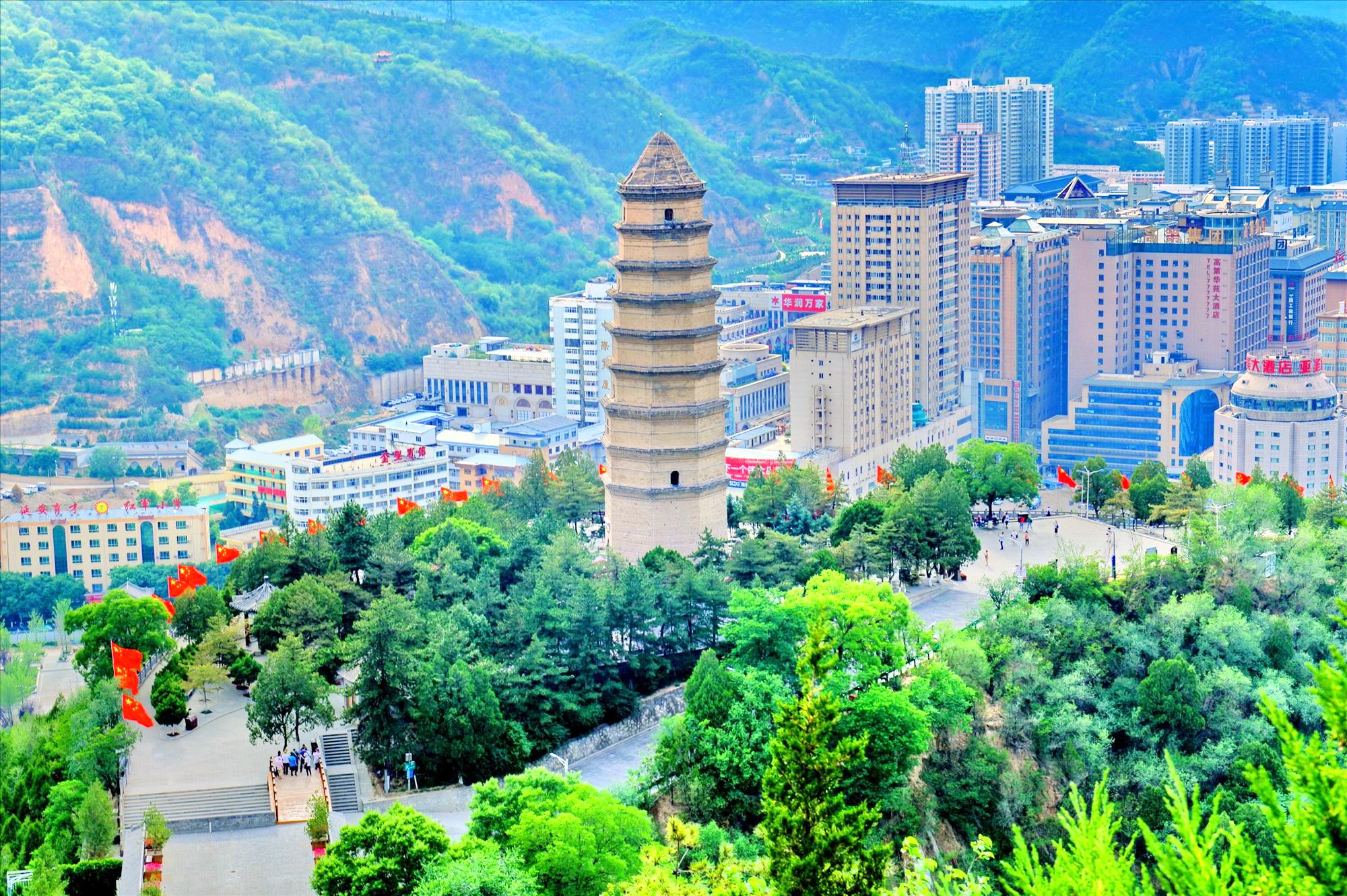 A scenic view of Yanan Baishan Temple Pagoda