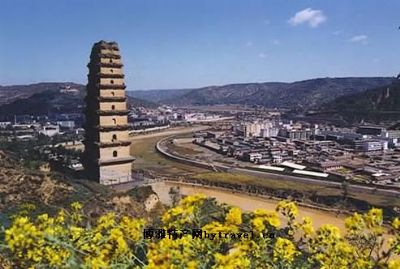 A scenic view of Yanan Fuyan Yuan Pagoda