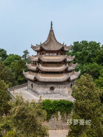 A scenic view of Yanan Fuyan Yuan Pagoda