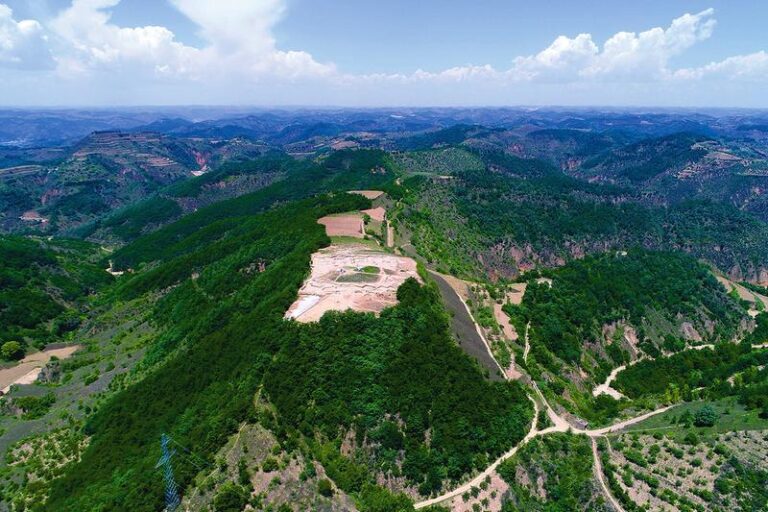 The Ultimate Guide to Visiting Yanan Lushanmao Site in Shaanxi, China