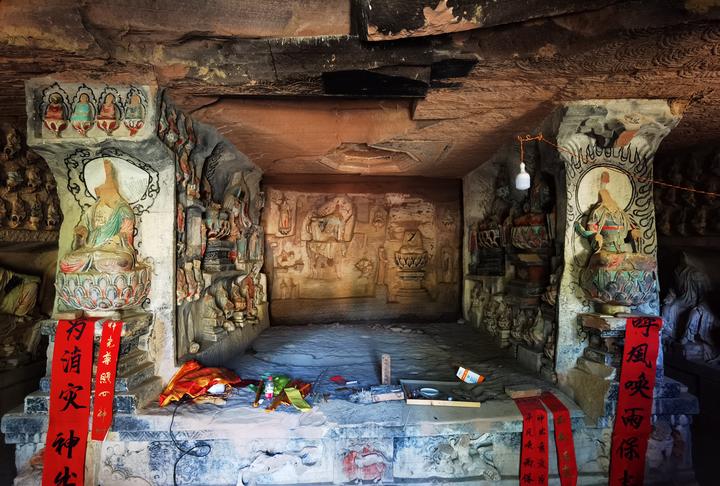 A scenic view of Yanan Wanan Chanyuan Grottoes