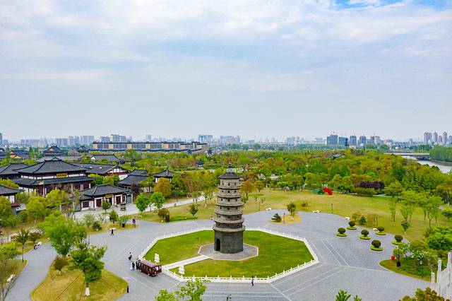 A scenic view of Yancheng Haichunxuan Ta