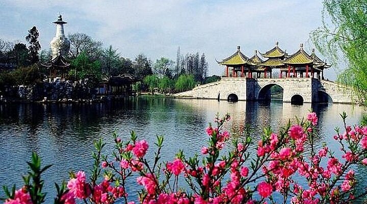 A scenic view of Yangzhou Geyuan