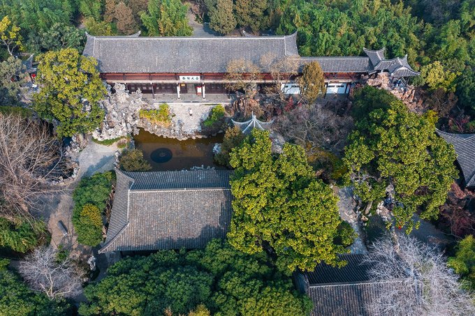A scenic view of Yangzhou Geyuan
