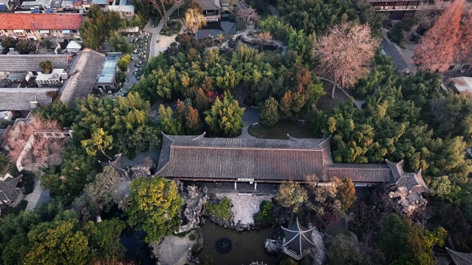 A scenic view of Yangzhou Geyuan