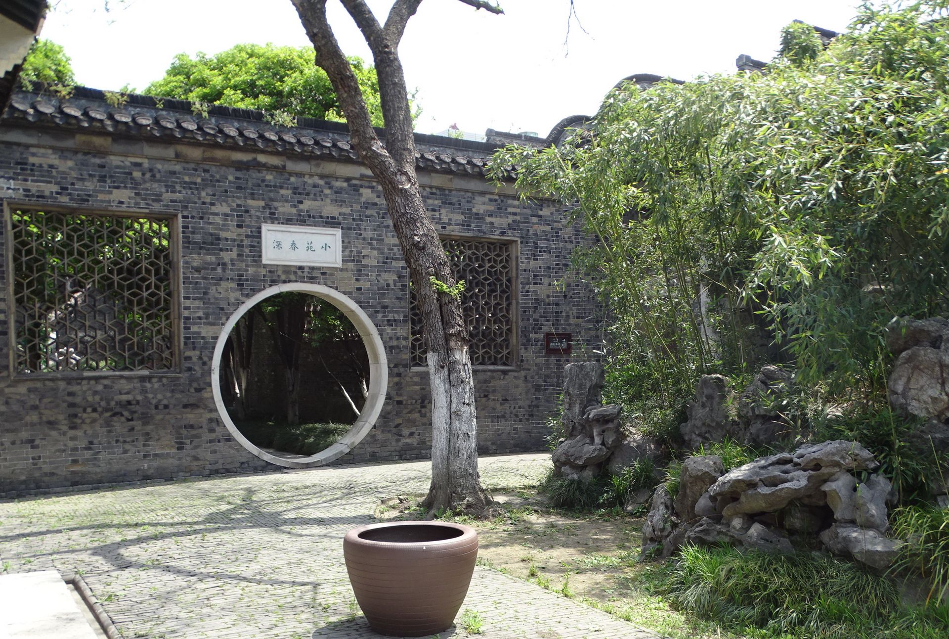 A scenic view of Yangzhou Wangshi Xiaoyuan