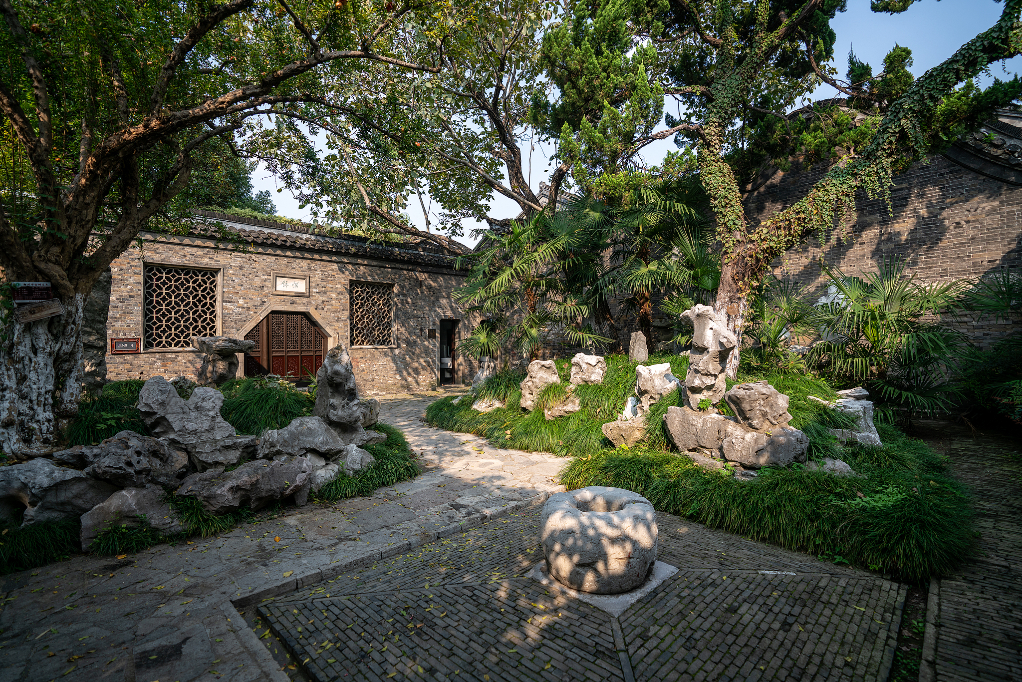 A scenic view of Yangzhou Wangshi Xiaoyuan