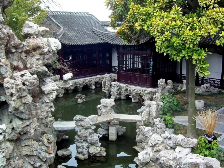 A scenic view of Yangzhou Xiaopangu