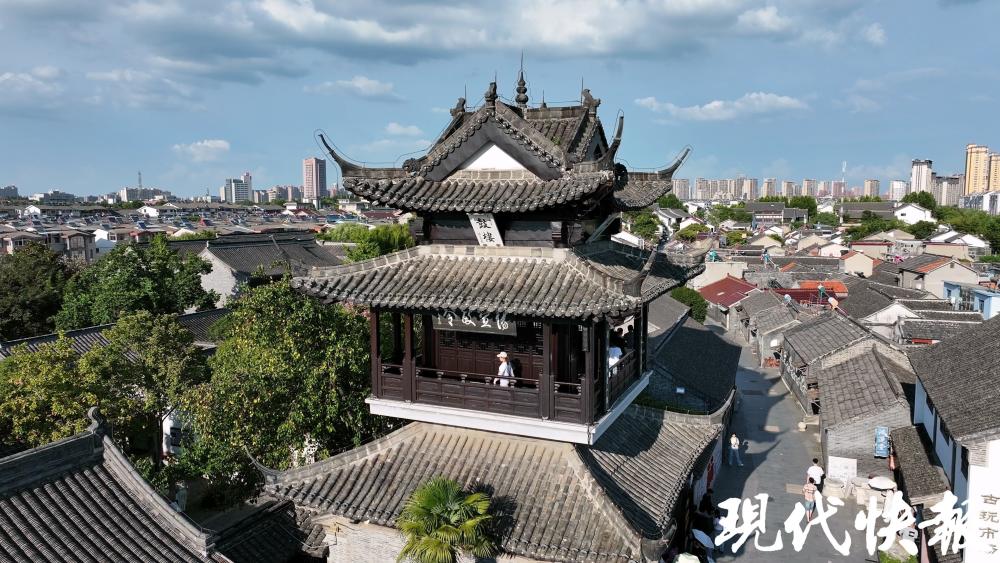 A scenic view of Yangzhou Yuchengyi