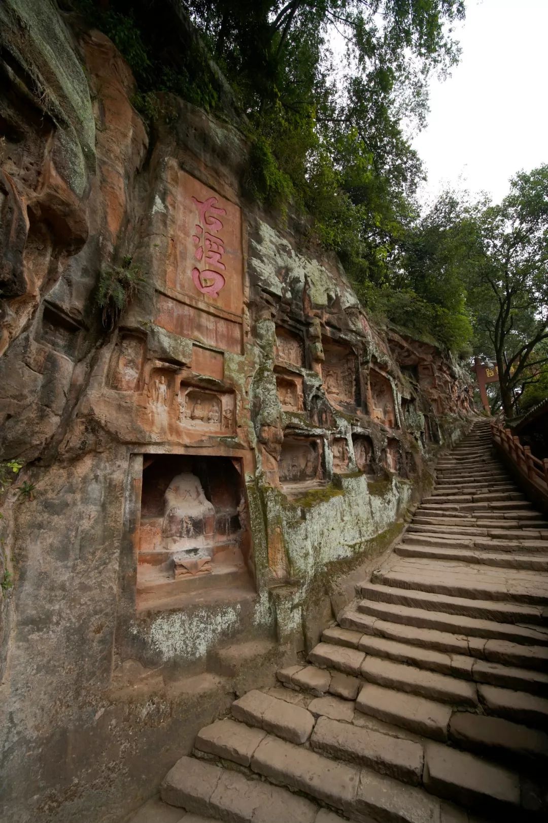 A scenic view of Yibin Shichengshan Yamuqun