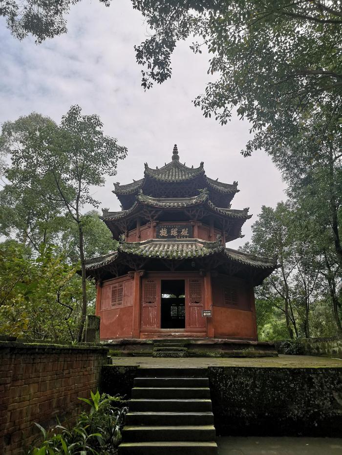 A scenic view of Yibin Xuanluodian