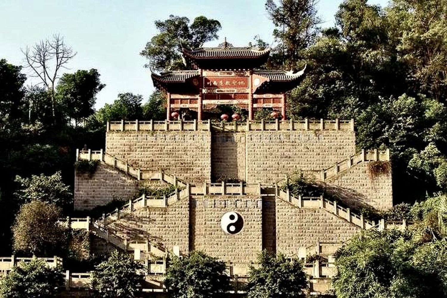 A scenic view of Yibin Zhenwushan Gujianzhuqun