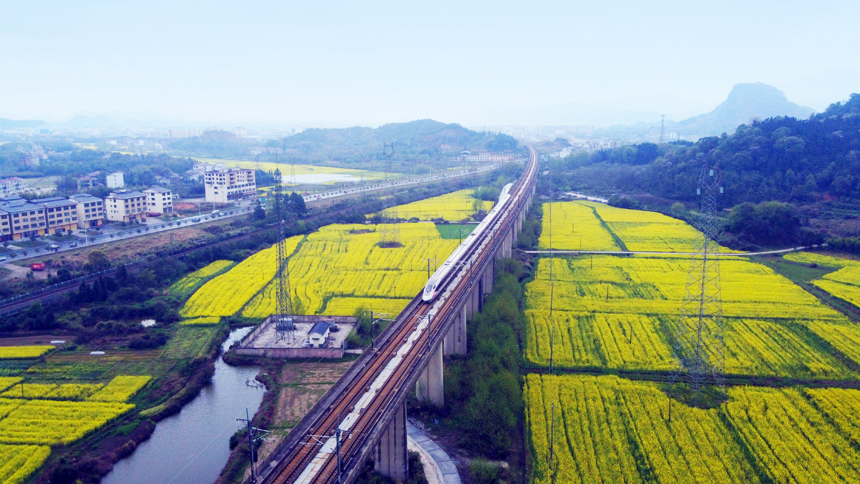 A scenic view of Yichun Mingshuiqiao