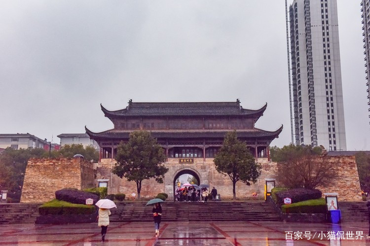 A scenic view of Yichun Yuanzhou Qiaolou