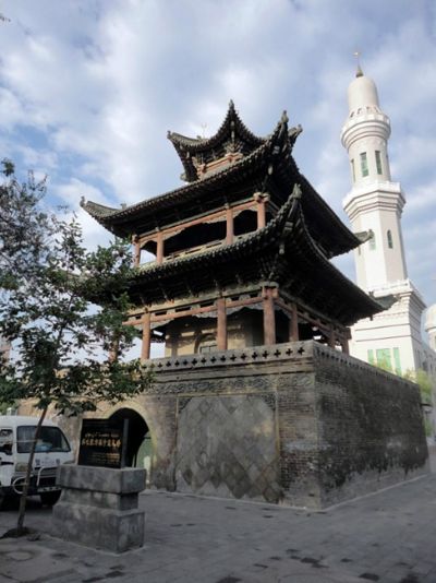 Discover the Serenity of Yili Baitula Qingzhensi Xuanlita: A Hidden Gem in Xinjiang