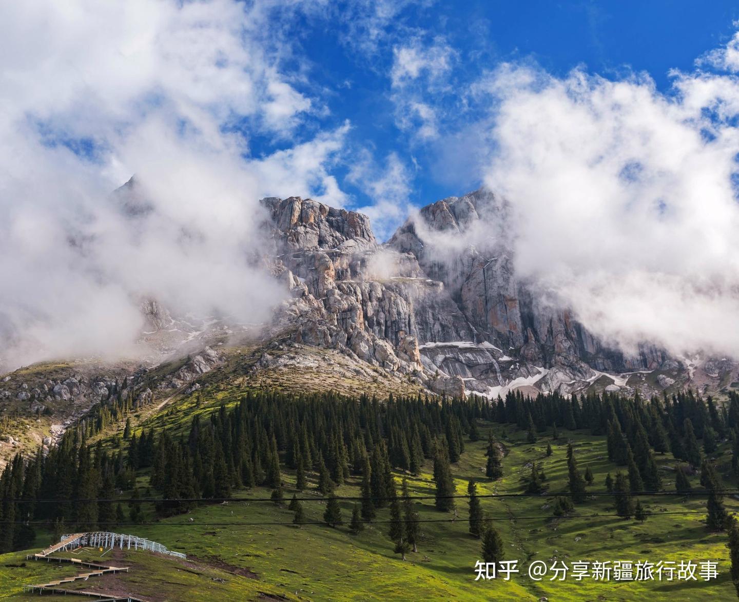 A scenic view of Yili Sanqu Geming Zhengfu Jiuzhi