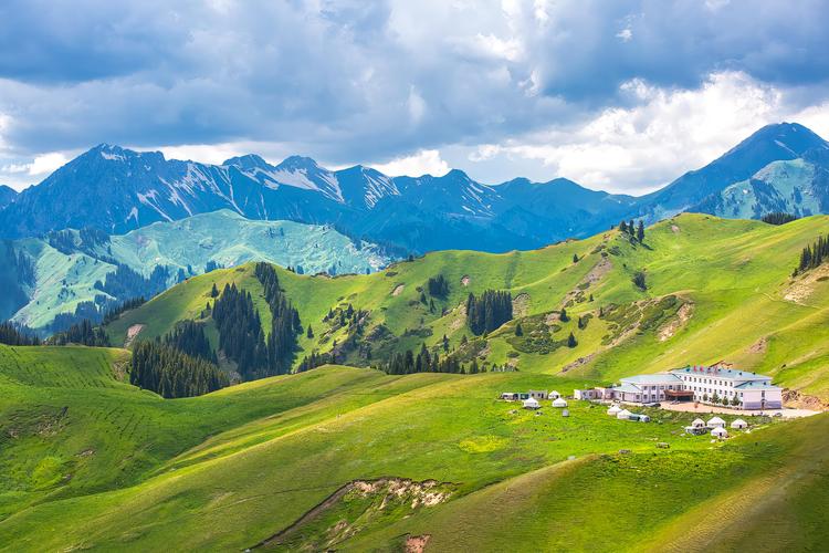 A scenic view of Yili Sanqu Geming Zhengfu Jiuzhi