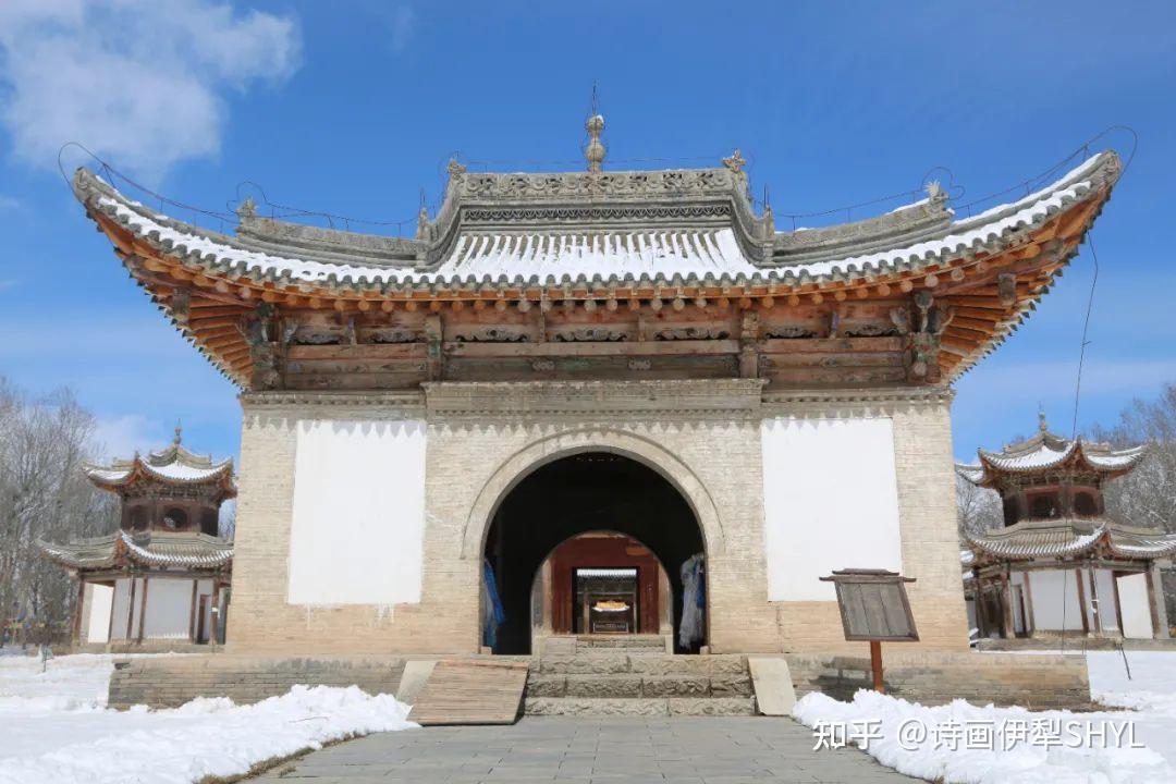 A scenic view of Yili Zhaosu Shengyou Miao
