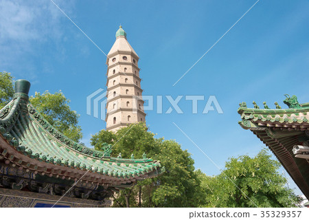 A scenic view of Yinchuan Chengtiansi Ta