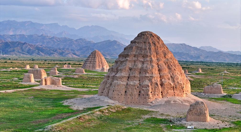 A scenic view of Yinchuan Xixialing