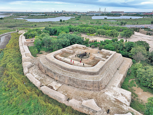 A scenic view of Yingkou Xipaotai Yizhi