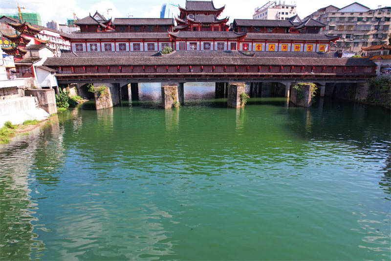 A scenic view of Yiyang Anhua Fengyuqiao