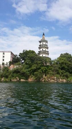 A Day at Yongzhou Huilongta: Tips for an Unforgettable Visit in Hunan