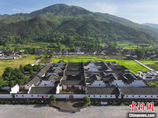 A scenic view of Yongzhou Jianyantou Zhoujia Dayuan Gujianzhuqun