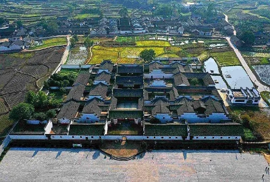 A scenic view of Yongzhou Jianyantou Zhoujia Dayuan Gujianzhuqun