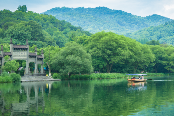 A scenic view of Yueyang Dayunshan Sanzhan Sanjie Moya Shike