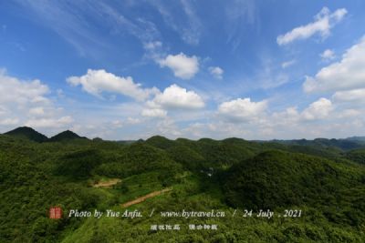 A scenic view of Yueyang Longjiaoshan Duishimuqun