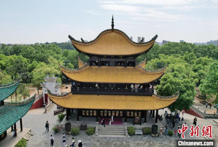 A scenic view of Yueyang Yueyanglou