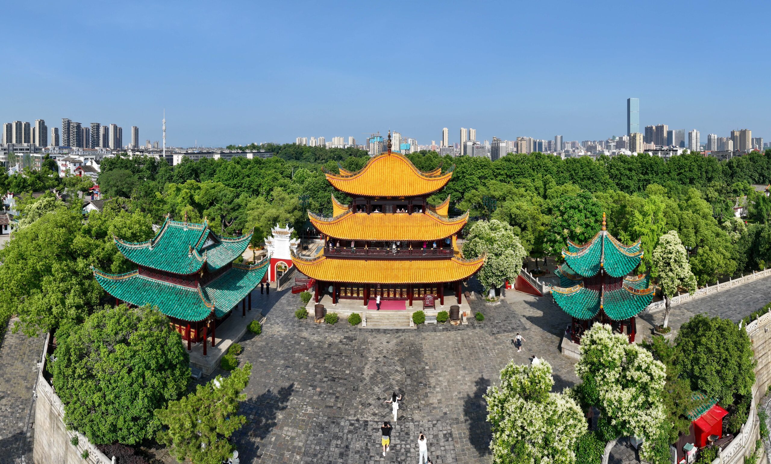 A scenic view of Yueyang Yueyanglou
