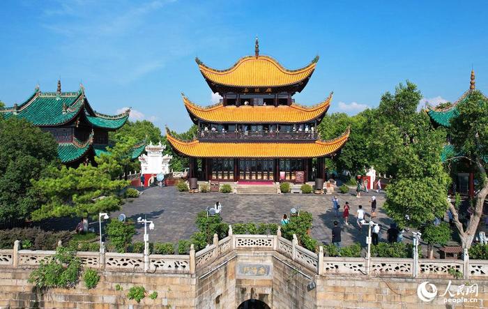 A scenic view of Yueyang Yueyanglou