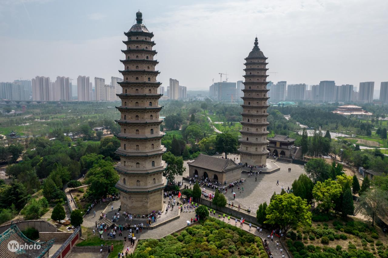 A scenic view of Yuncheng Miaodao Temple Twin Pagodas