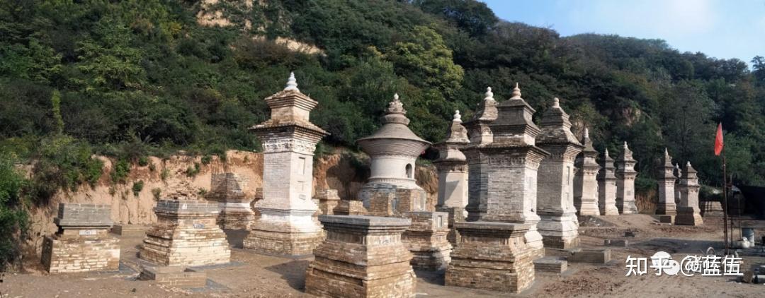 A scenic view of Yuncheng Qiyan Temple Pagoda Forest