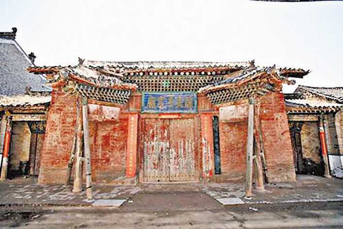 Yuncheng’s Heritage Unraveled: The Majestic Xuexuan Family Temple and Tomb Experience