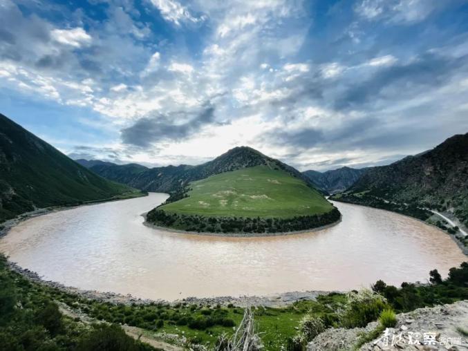 A scenic view of Yushu Gumuqun