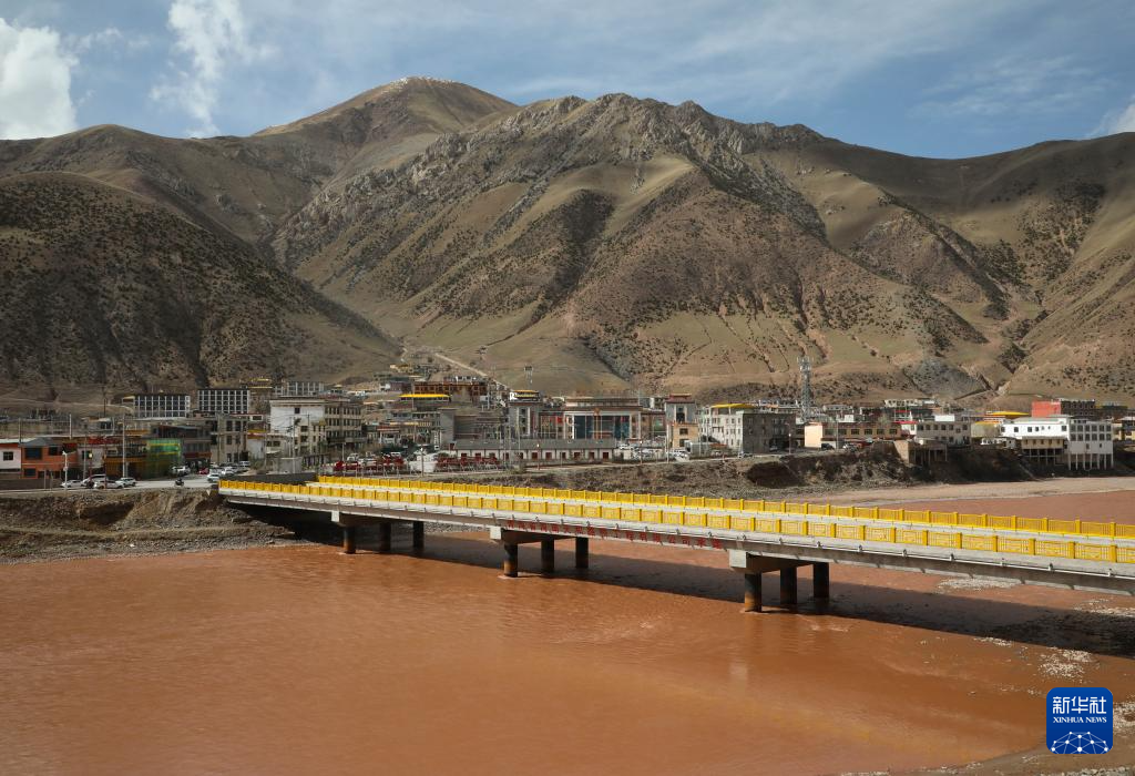 A scenic view of Yushu Zanie Muqun