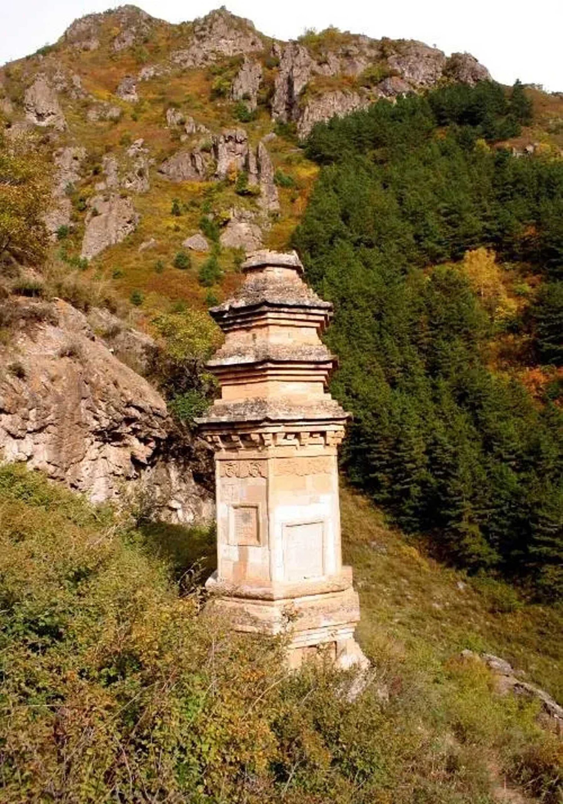 A scenic view of Zhangjiakou Jinhe Temple Xuanhuan Pagoda Group