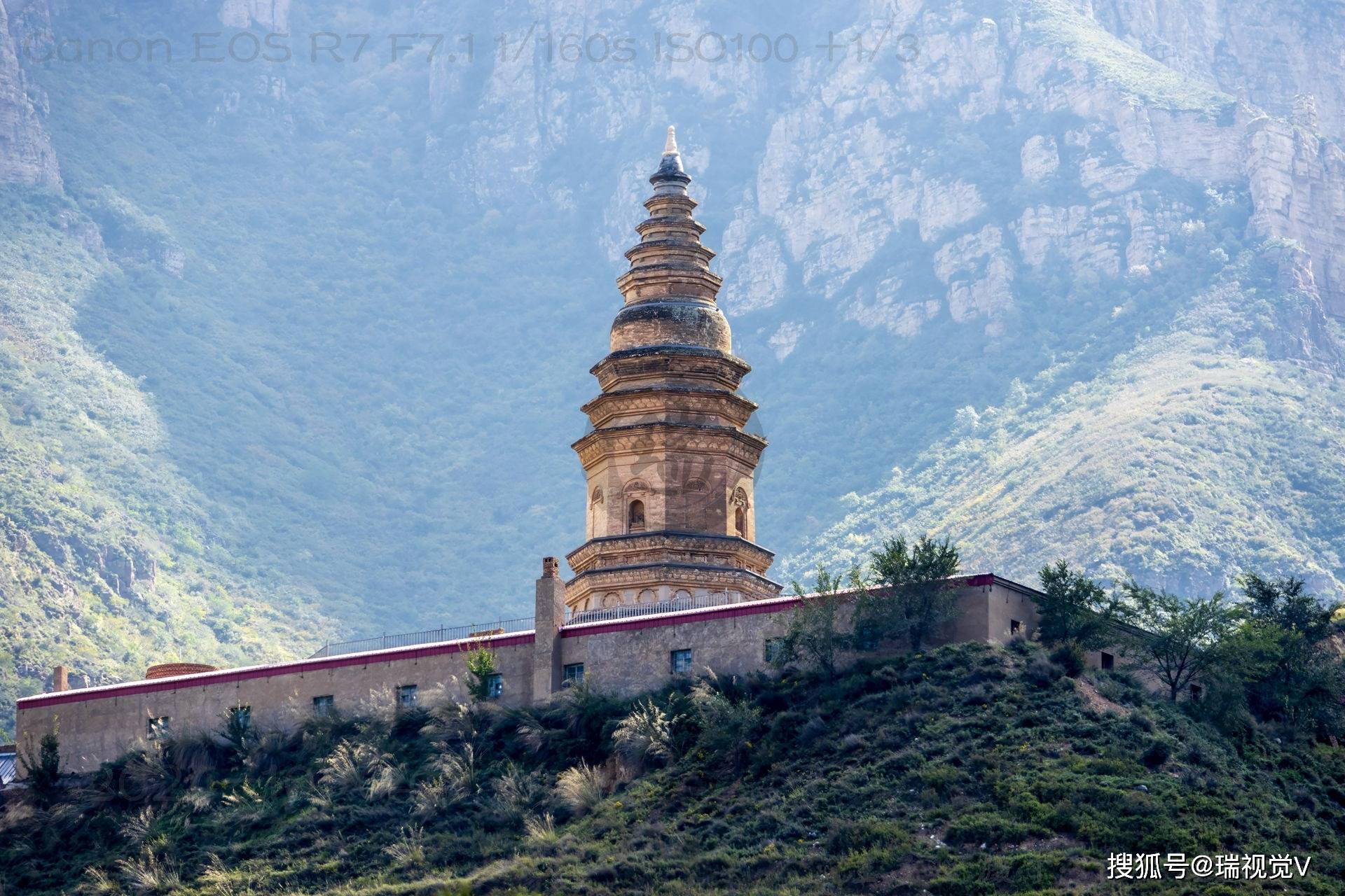 A scenic view of Zhangjiakou Jinhe Temple Xuanhuan Pagoda Group