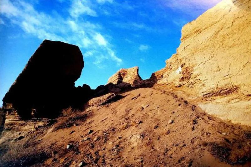 A scenic view of Zhangye Heishuiguo Yizhi
