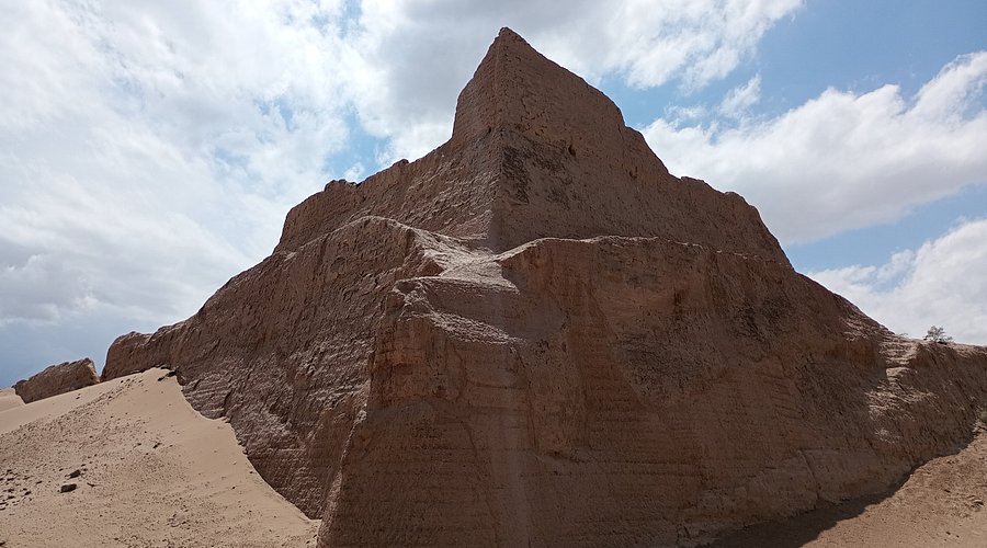 A scenic view of Zhangye Heishuiguo Yizhi