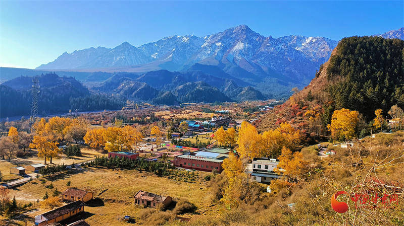 A scenic view of Zhangye Matisi Shikuqun