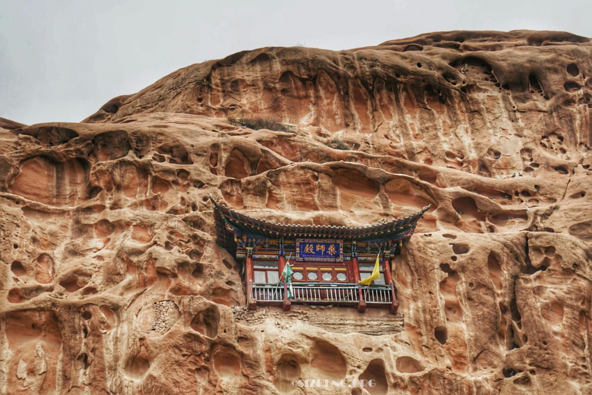 A scenic view of Zhangye Wenshushan Shiku