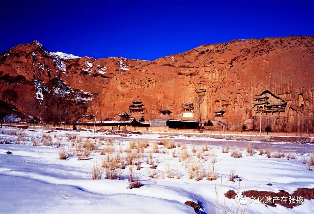 A scenic view of Zhangye Wenshushan Shiku
